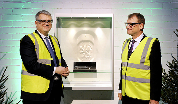Kymin sellutehdasinvestoinnin vihkiäiset 12012016 _ JPesonen ja JSipilä 600x350px.jpg