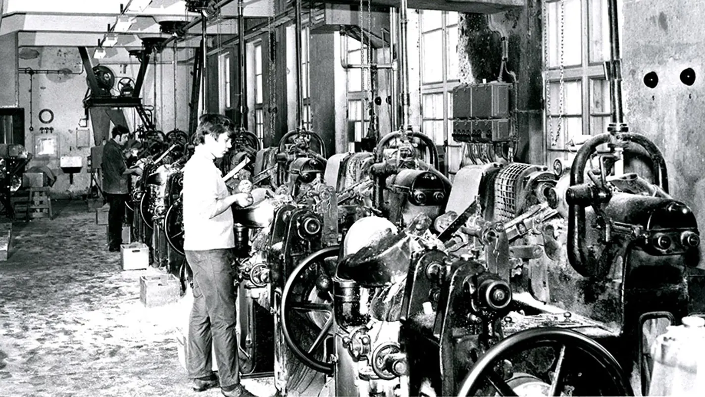 rullatehdas-automaattisorvit-1971.jpg