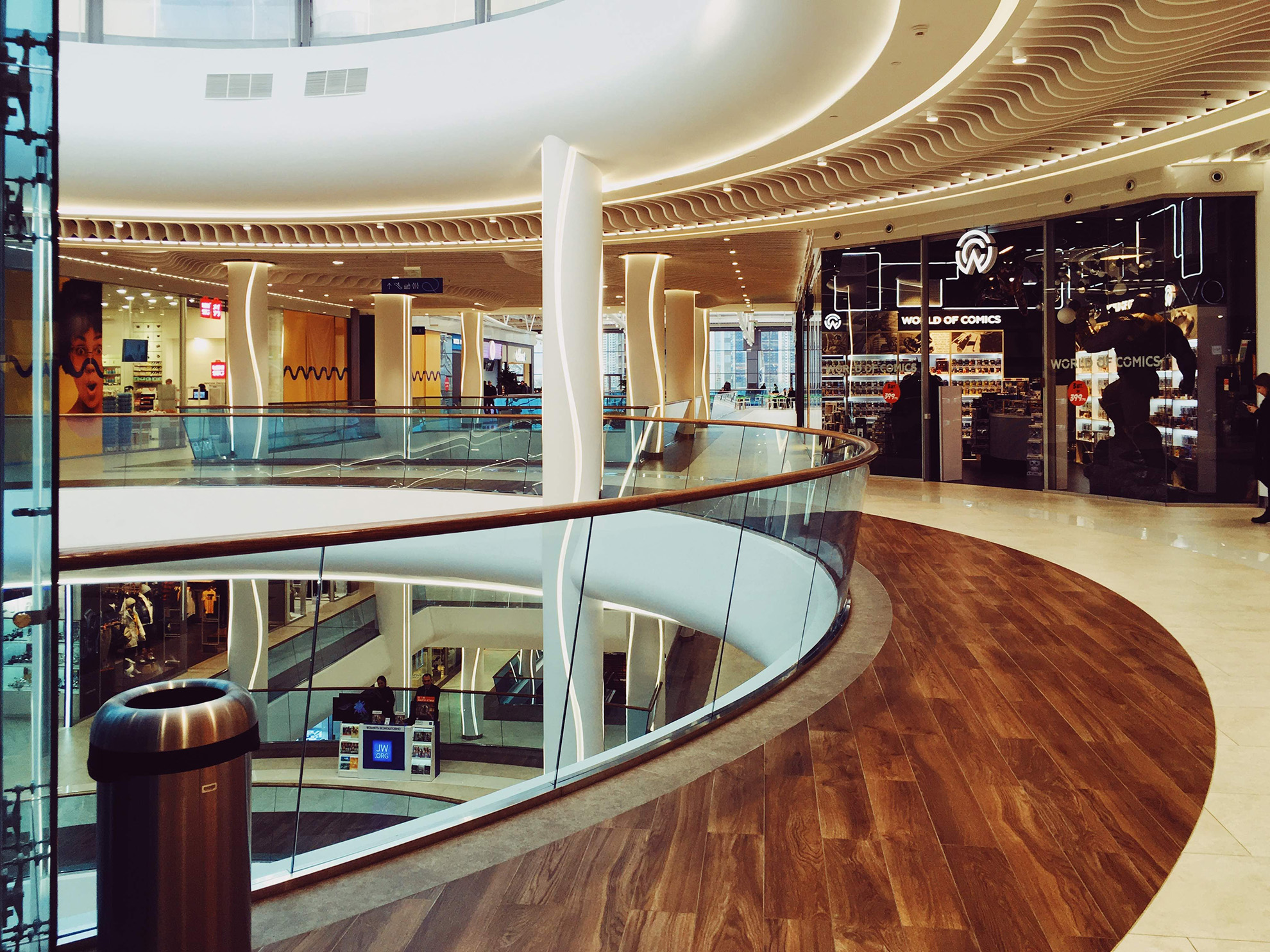 Empty shopping centre_Igor-karimovUnsplash_web.jpg