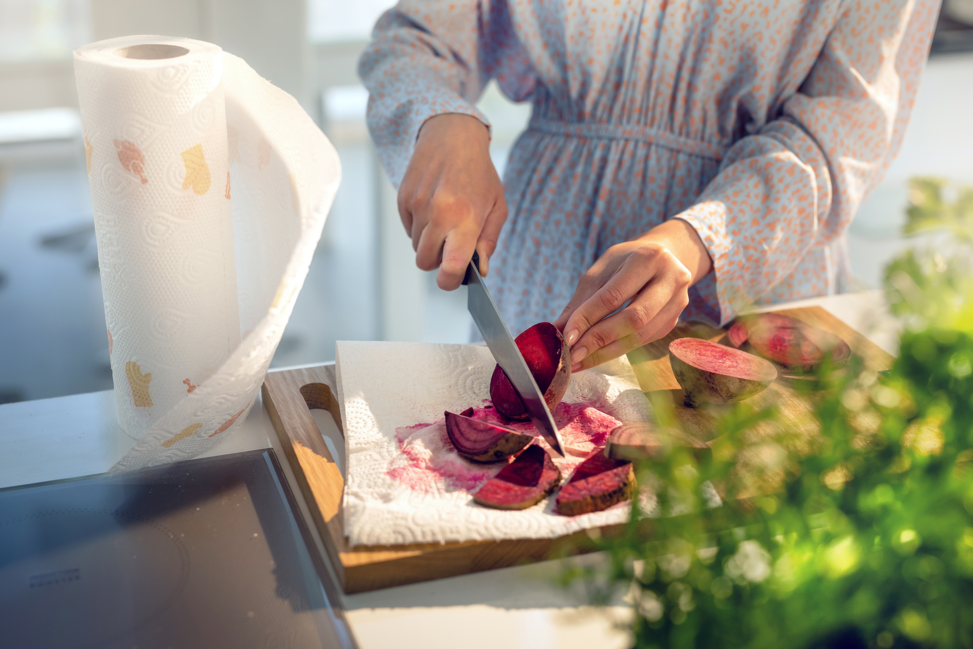 UPM-Pulp-chopping-beets-paper-towel-closeup_small.jpg